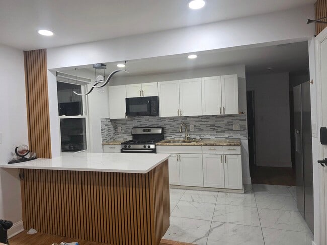 Building Photo - 478 Fabyan Pl