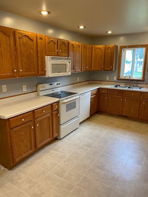 Building Photo - 339 S Maple St