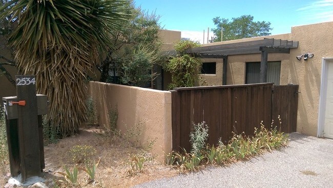 Building Photo - Wonderful Sandia Heights location!
