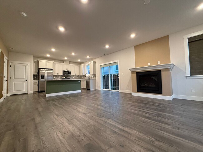 Building Photo - 4 bedroom 2.5 bath House - Beaverton - Was...