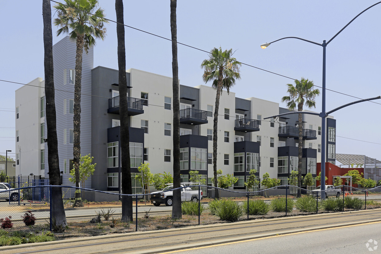 Primary Photo - Long Beach and 21st Apartments