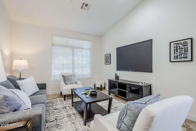 Foto del edificio - 1001 N Quail Ln