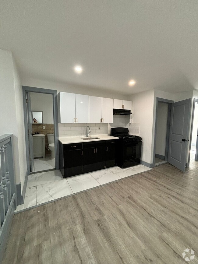 Building Photo - 655 S 19th St