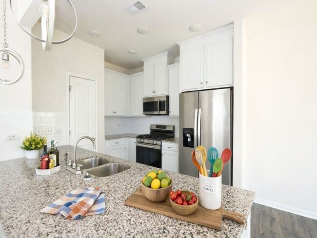 Foto del edificio - Beautiful 3-Bedroom 2-Baths Home with Garage in Terrell - Pet Friendly!