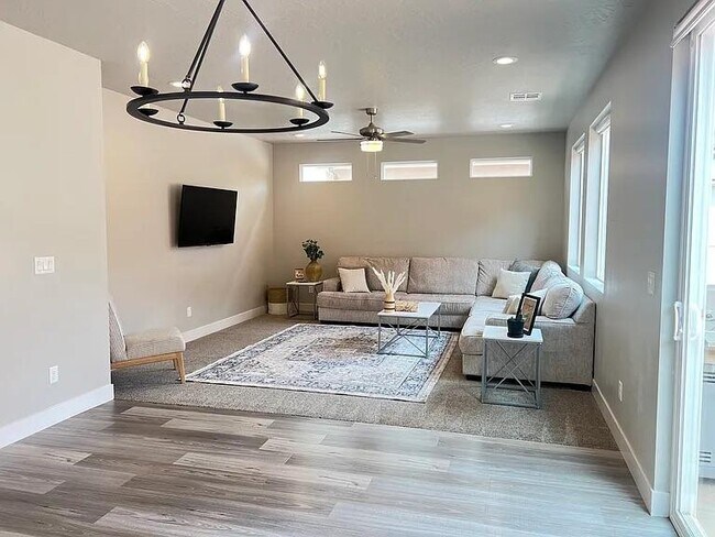 Foto del edificio - 438 N Stone Mountain Dr