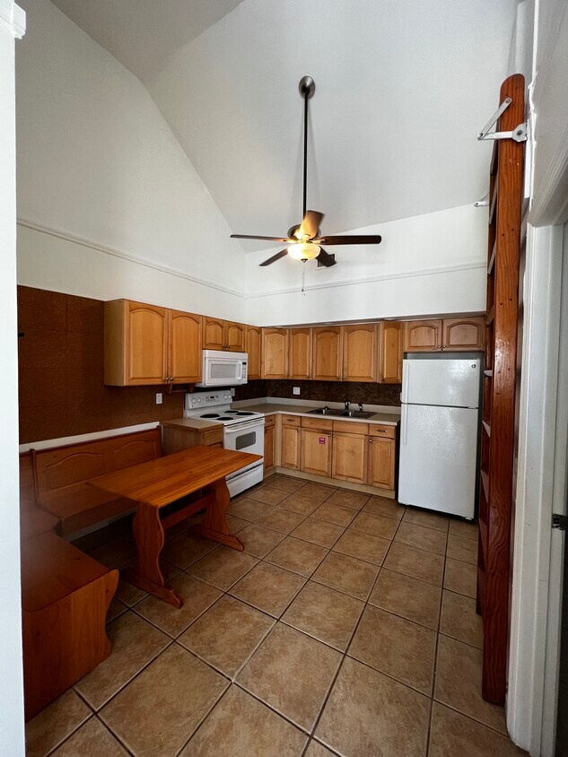 Primary Photo - 2816 N Roosevelt Blvd