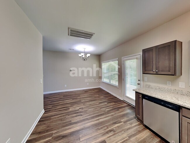 Foto del edificio - 921 Beverly Ct