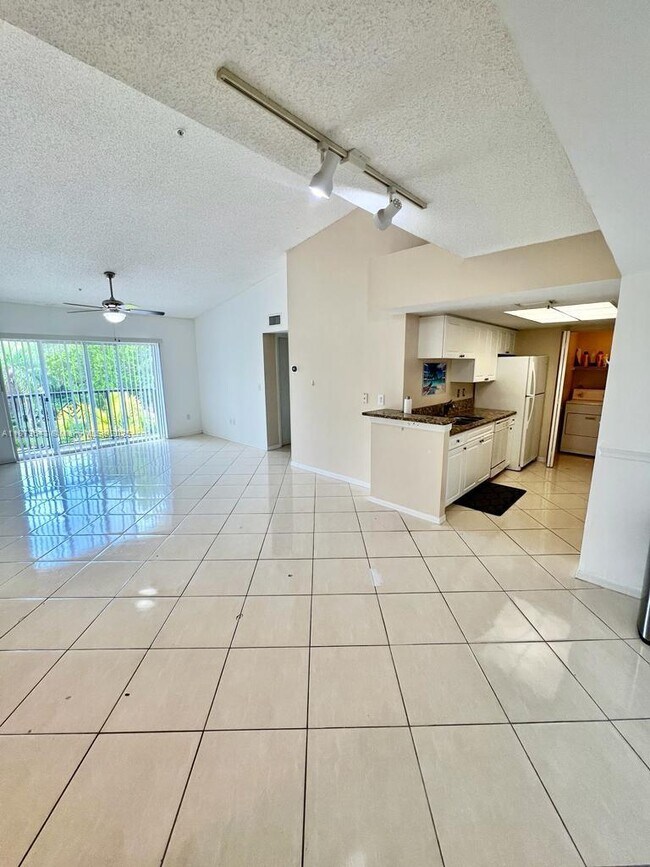 Foto del edificio - 400 Crestwood Ct N
