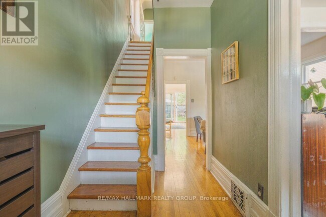 Building Photo - 38 Elm St
