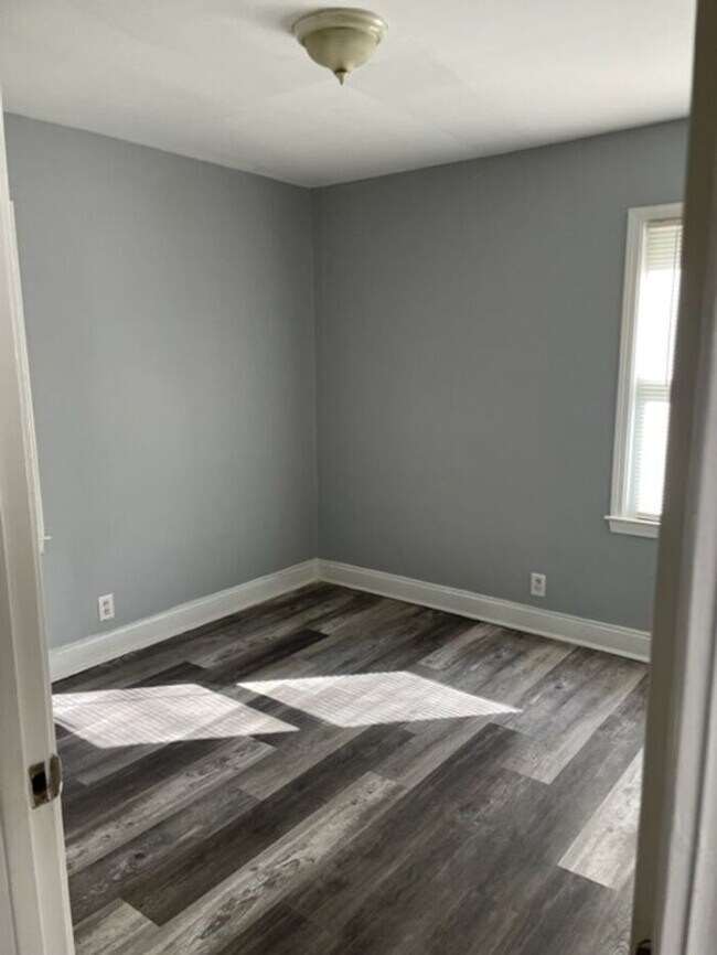 Building Photo - Updated two bedroom one bath duplex in Cap...