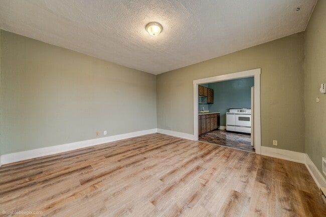 Building Photo - 802 Pine St