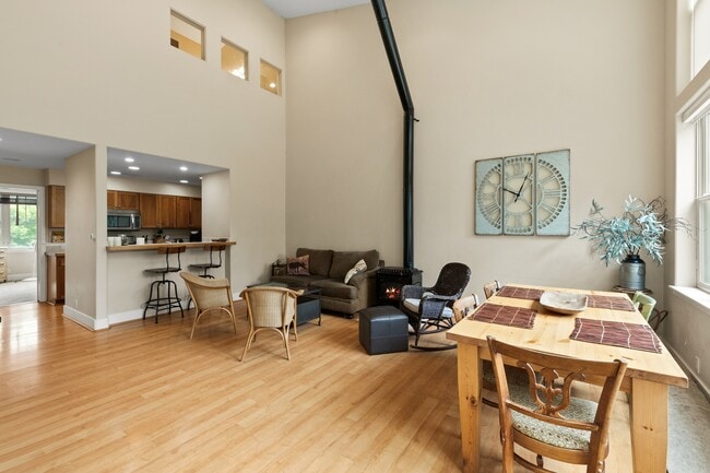 Foto del edificio - 562 Evans Ct
