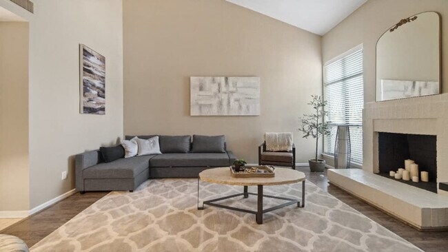 Foto del edificio - 8039 Charter Oak Ln