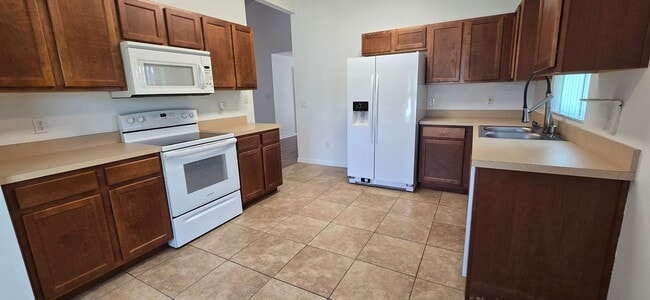 Building Photo - 3/2 ~ Lake View Estates ~ Corner Lot!