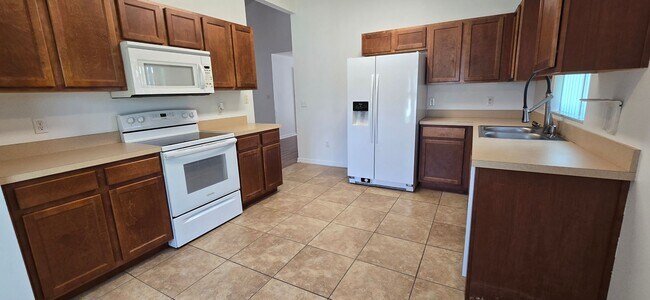 Foto del edificio - 3/2 ~ Lake View Estates ~ Corner Lot!