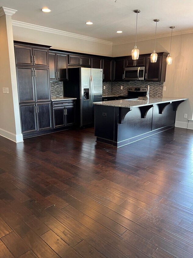 January 2024 - July 2024!! 3 BR 3 BA town... - January 2024 - July 2024!!  3 BR 3 BA town...