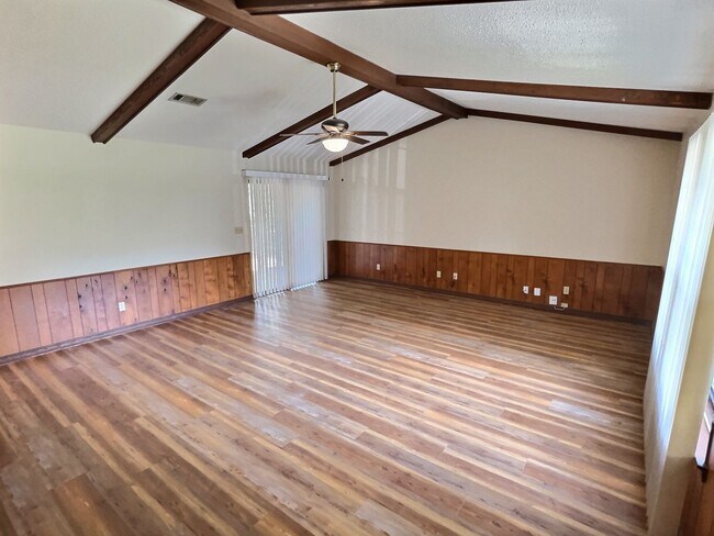 Foto del edificio - 1115 Hickory Dr