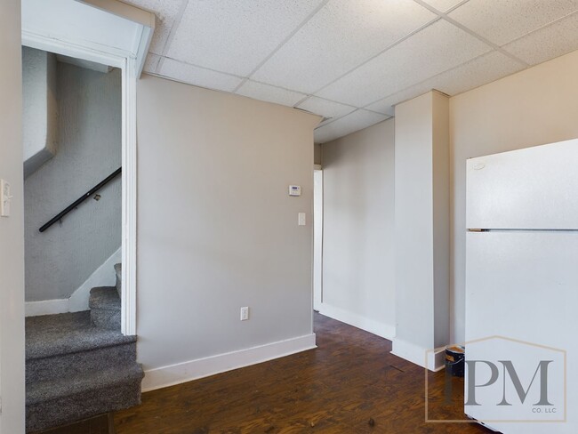 Building Photo - Available Now Newly Remodeled Cozy 3 Bedro...