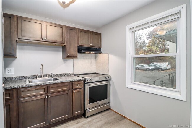 Foto del edificio - 115 Kensington Ave