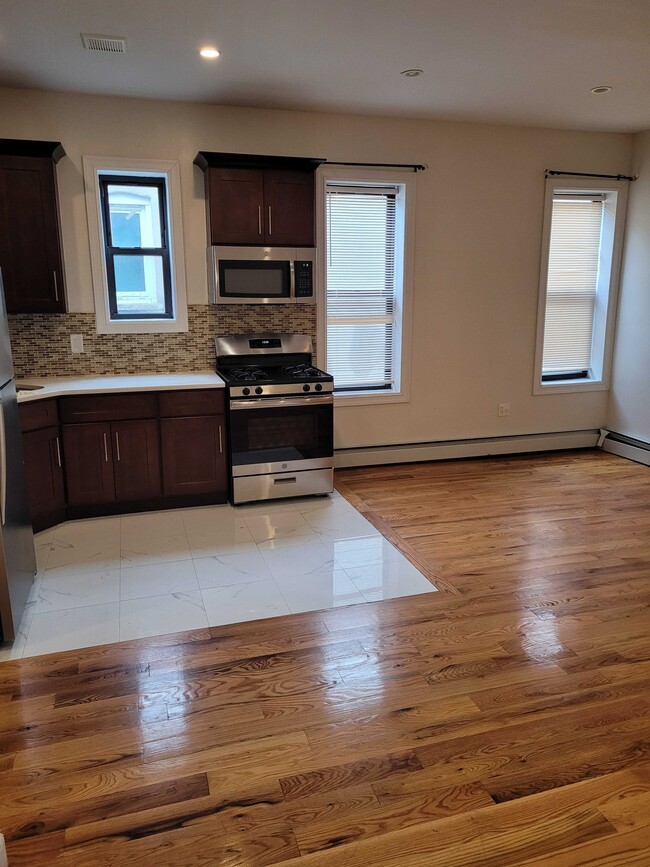 Foto del edificio - 168 E 96th St