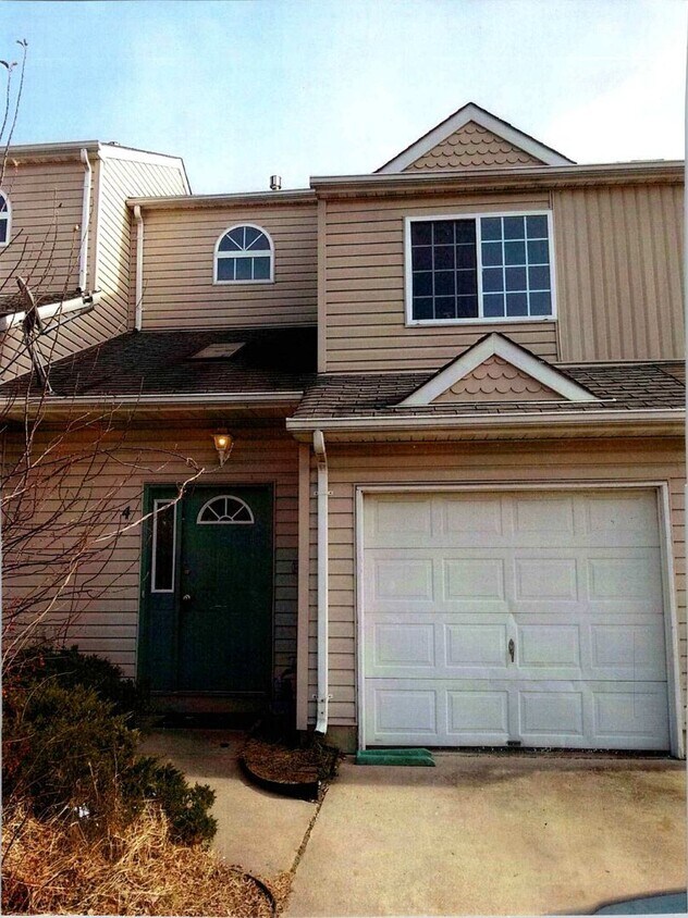 Foto principal - 3 Bedroom 2.5 bath w/1 car garage - Country Estates