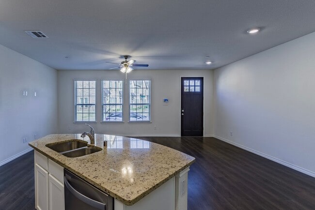 Building Photo - 326 Shasta Dr