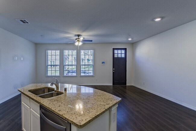 Foto del edificio - 326 Shasta Dr