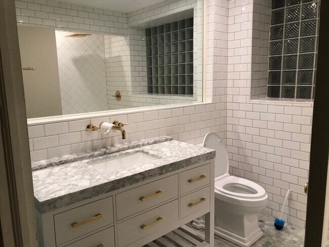 Foto del edificio - 1272 E 52nd St