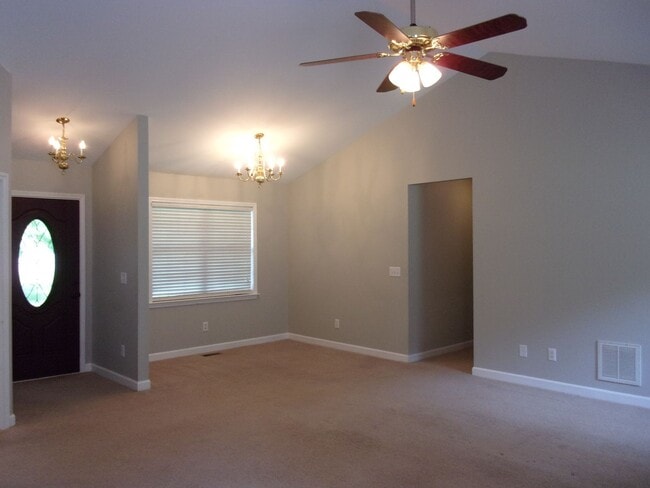 Foto del edificio - COMING SOON!! 3 Bedroom 2 Bath Home on over 1 Acre in York with Clover Schools