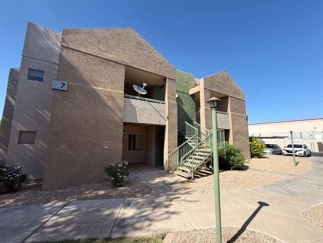 Foto del edificio - 1295 N Ash St