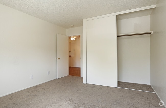 Kingston- 1 Bedroom - Creekside Park Apartments