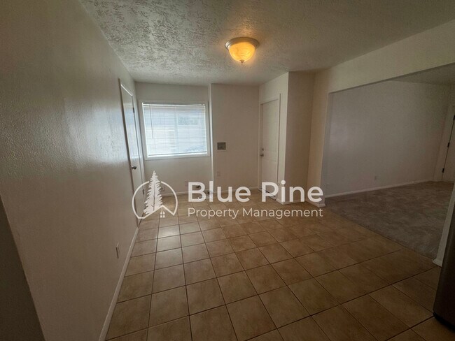 Foto del edificio - 301 E 18th St