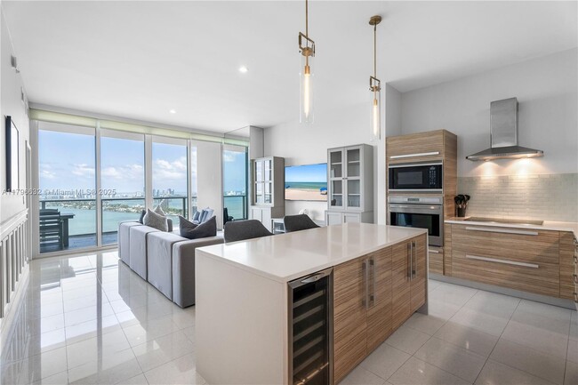 Foto del edificio - 2020 N Bayshore Dr