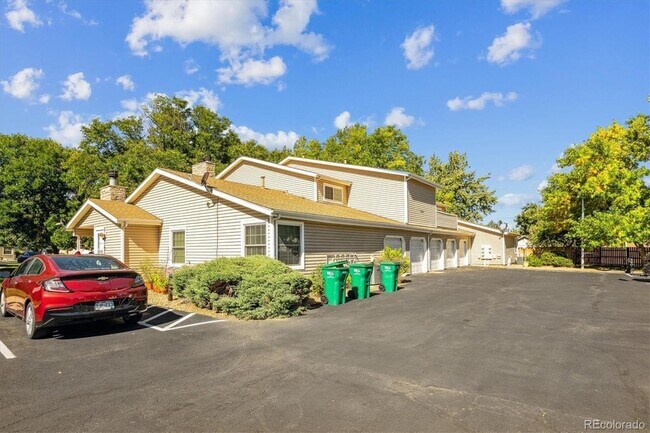 Foto del edificio - 8468 Everett Way