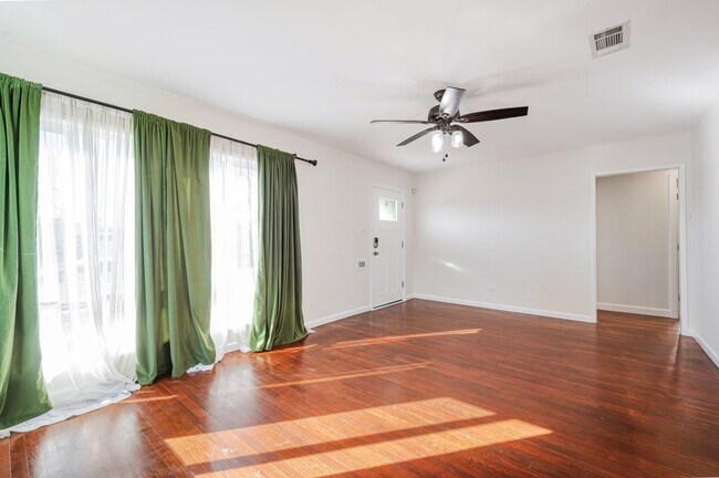 Foto del edificio - 4804 Rose Ave