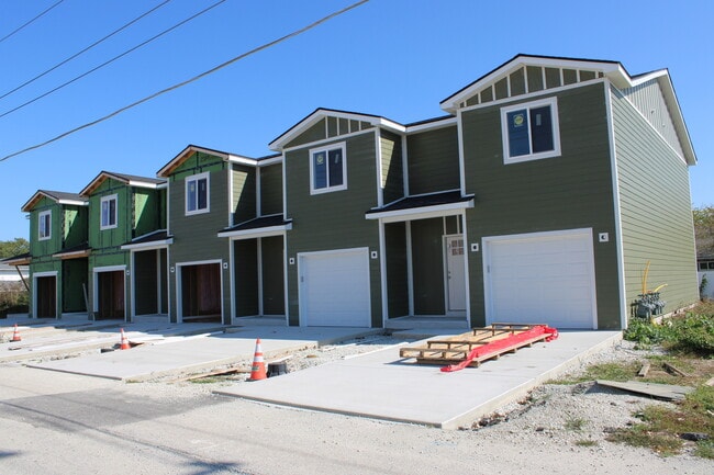 Building Photo - 107 E Division St