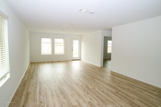 Building Photo - 21811 Hickory Spgs Ct