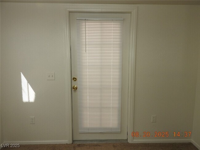 Building Photo - 3400 Cabana Dr