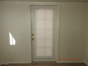 Building Photo - 3400 Cabana Dr
