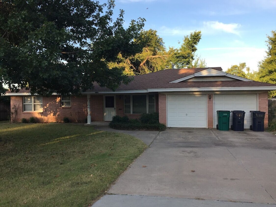 Primary Photo - Warr Acres 3 bed 2 bath home!