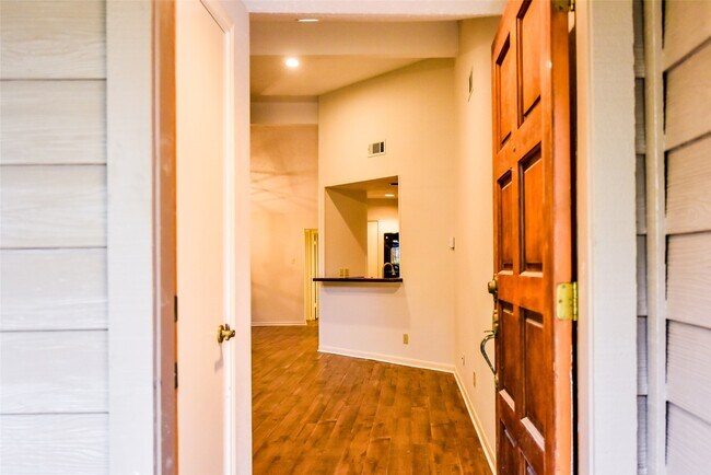 Building Photo - 3530 Santa Rosa Ln