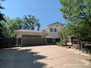 911 Holland Park Blvd