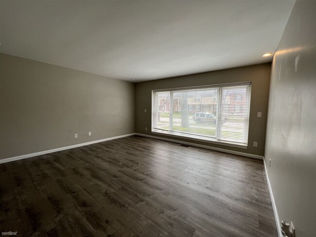 Building Photo - 2 br, 1.5 bath Condo - 19673 Fleetwood Dr