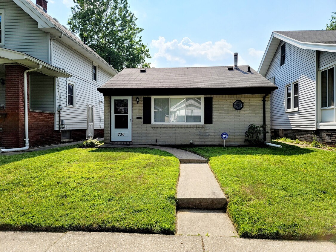 Primary Photo - 736 Geneva Ave