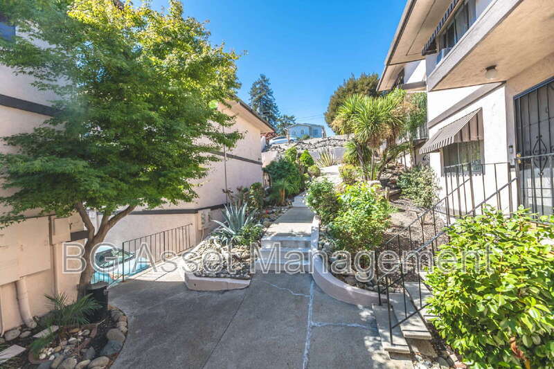 Foto principal - 547 Rodeo Ave