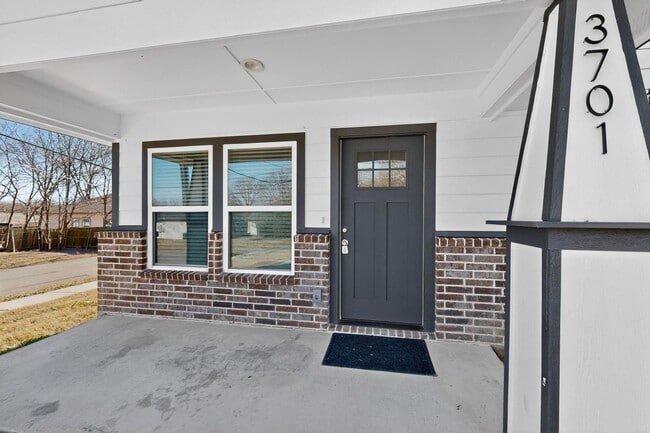 Foto del edificio - Bright Corner Lot Home with Open Living and Island Kitchen