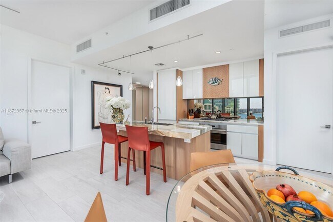 Foto del edificio - 2831 S Bayshore Dr