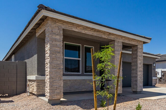 Building Photo - 15543 W Desert Hollow Dr
