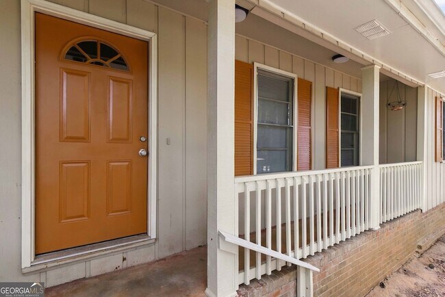 Building Photo - 9169 Lakeview Dr SW