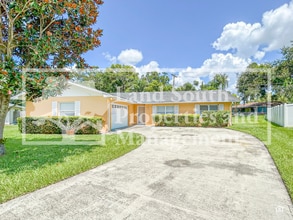Building Photo - 631 Queens Loop N